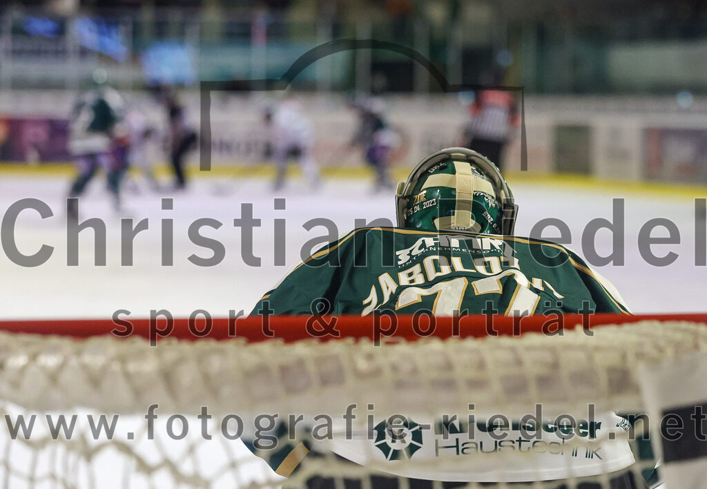 2026-01-02_061_TSV_Erding_gegen_Hoechstadt_Alligators | Erding, Deutschland, 02.01.2026:Eishockey, Oberliga Süd 2025 / 2026, 33. Spieltag, TSV Erding gegen Höchstadt Alligators, Endergebnis: 2:1Torwart David Zabolotny (Erding Gladiators, #72)Foto: Christian Riedel / fotografie-riedel.net