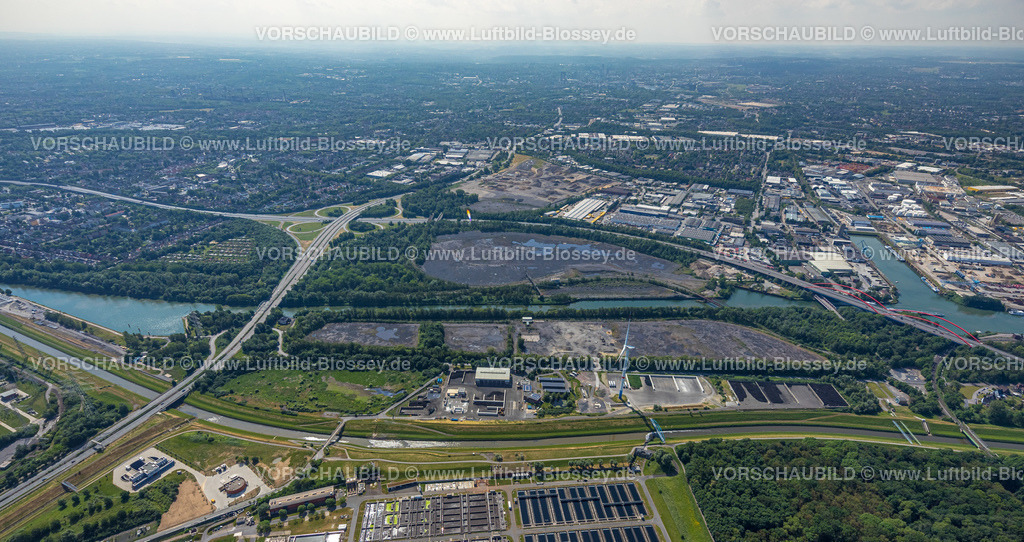 Bottrop220501960 | Luftbild, Hafen Bottrop, Kohlenlager am Rhein-Herne-Kanal mit Windrad, Sturmshof, an der Stadtgrenze Essen-Nord, Autobahn A42 mit Autobahnkreuz Essen-Nord, Welheim, Bottrop, Ruhrgebiet, Nordrhein-Westfalen, Deutschland