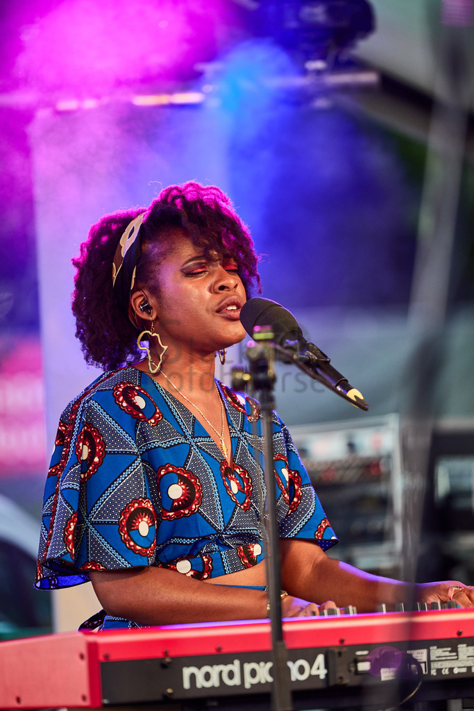 AfraKane_Vauban2022 3 | Stockfotos, Picsomania, MGM-Services, Michael Gerlach, Auftragsbilder, Auftragsarbeiten, Workshops, Shooting, Reisefotografie, Produktfotografie, Foodfotografie, Hochzeitsfotografie, Saarland, Fotografin, Fotograf, Hochzeitsbilder, Saarlouis, Hundeshootin