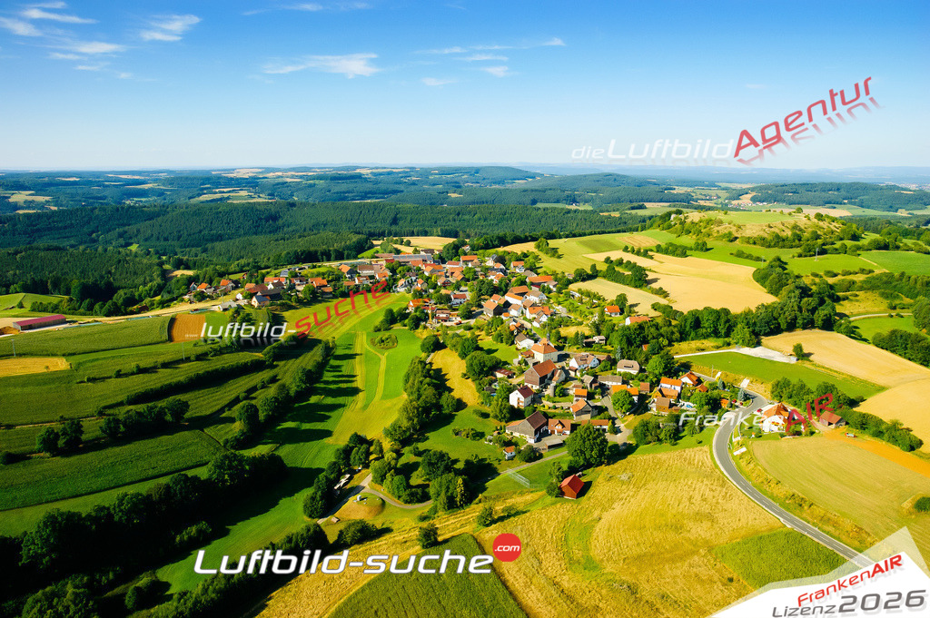 Die Luftaufnahme Wohnsgehaig - Mistelgau wurde vom UL-Flugzeug (keine Drohne) aus fotografiert.Hohe Druck- Auflösung-die Geschenkidee!