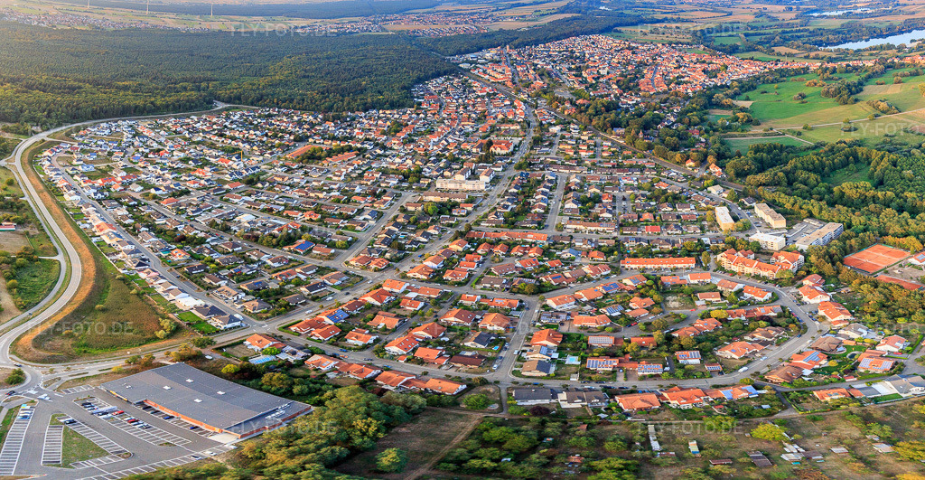 Luftbild: Buchstr in Jockgrim im Bundesland Rheinland-Pfalz in Deutschland. Foto: IMG_110745-Pano.jpg vom 05.09.2018 durch Werner Riehm/FLY-FOTO.deAuflösung des Originals: 7209 x 3736 px