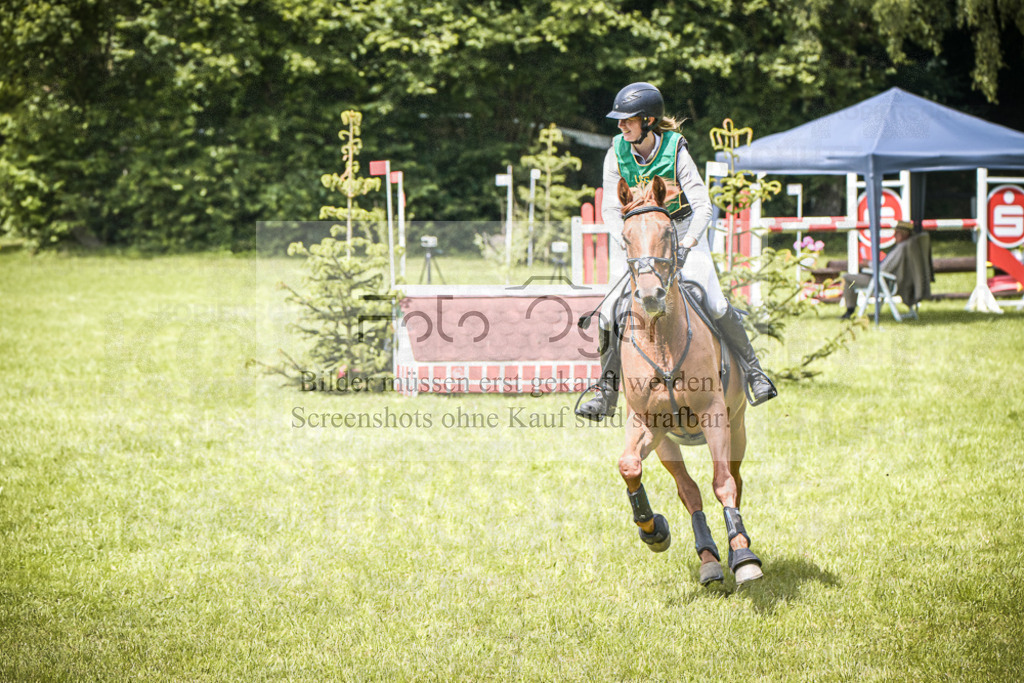 DOS_7310 | Entdecke hochwertige Reitturnierfotos von Foto Oger. Professionell, emotional und authentisch – jetzt Lieblingsmomente im Shop bestellen.Deutschlandweite Turnierfotografie. - Realisiert mit Pictrs.com