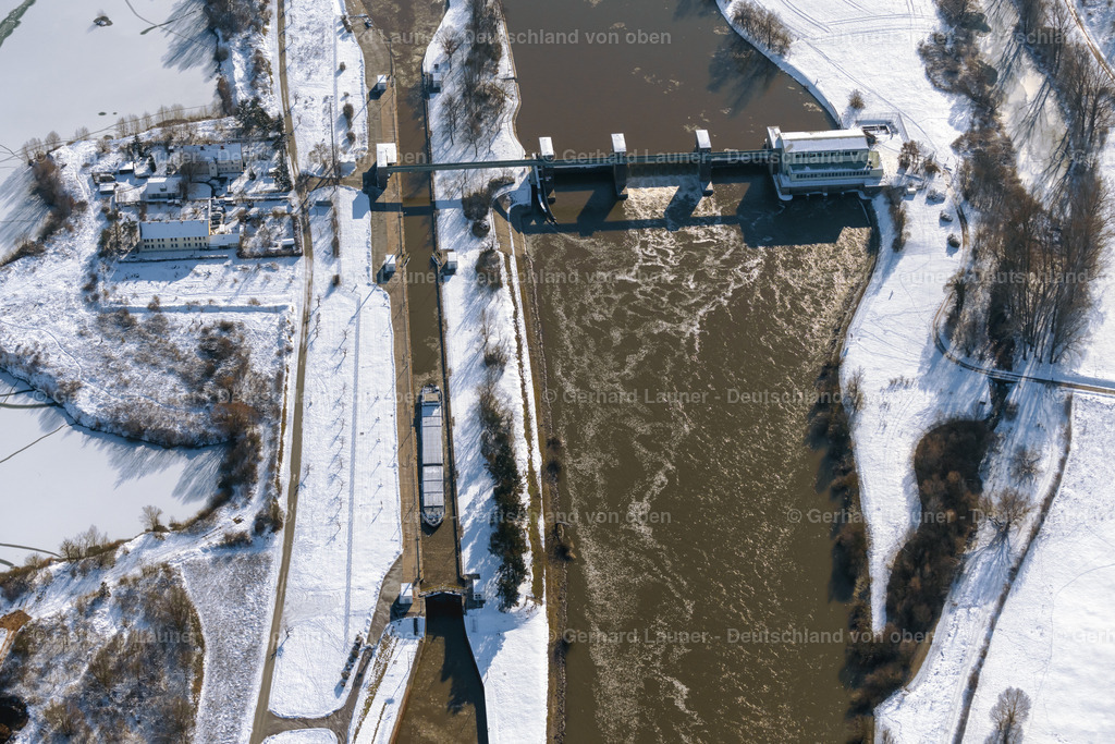 4043343 | DETTELBACH 13.02.2021 Winterlich schneebedeckte Sperrwerk- Schleusenanlagen am Main in Dettelbach im Bundesland Bayern. Weiterführende Informationen bei: Wasser und Schifffahrtsverwaltung des Bundes (WSV). // Wintry snowy lockage of the am Main in Dettelbach in the state Bavaria. Further information at: Wasser und Schifffahrtsverwaltung des Bundes (WSV). Foto: Gerhard Launer