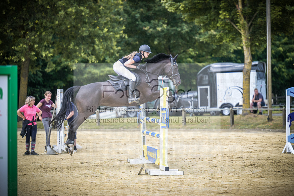 DOS_1328 | Entdecke hochwertige Reitturnierfotos von Foto Oger. Professionell, emotional und authentisch – jetzt Lieblingsmomente im Shop bestellen.Deutschlandweite Turnierfotografie. - Realisiert mit Pictrs.com