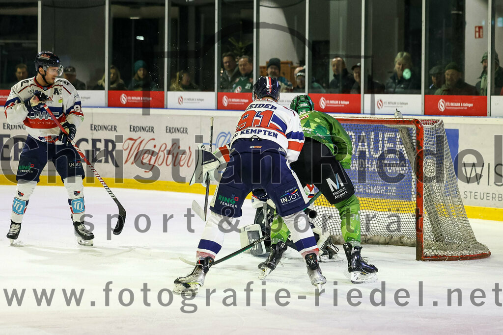 2023-12-17_100_TSV_Erding_gegen_ESC_Kempten | Erding, Deutschland, 17.12.2023:
Eishockey, Bayernliga Vorrunde 2023 / 2024, 18. Spieltag, TSV Erding gegen ESC Kempten, Endergebnis: 5:1

Mauro Seider (ESC Kempten, #91)

Foto: Christian Riedel / fotografie-riedel.net