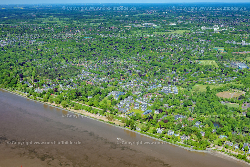 Hamburg_Nienstedten_ELS_5257150522 | HAMBURG 15.05.2022 Ortskern am Uferbereich des Elbe - Flußverlaufes im Ortsteil Nienstedten in Hamburg, Deutschland. // Village on the banks of the area Elbe - river course in the district Nienstedten in Hamburg, Germany. Foto: Martin Elsen