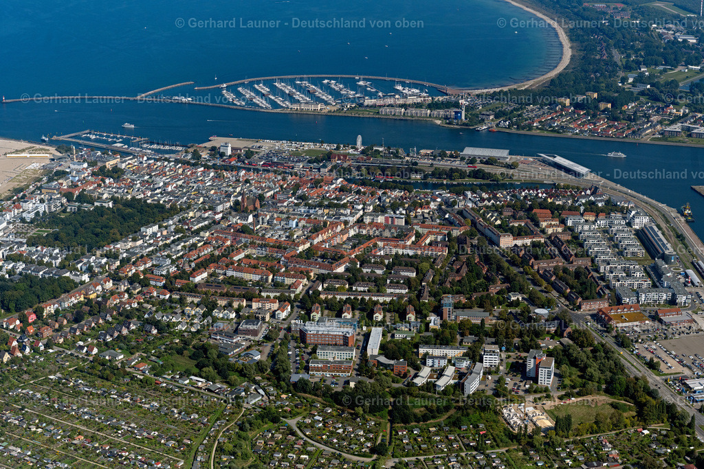 4061893 | Warnemünde 08.09.2021 Stadtzentrum im Innenstadtbereich im Ortsteil Warnemünde in Rostock im Bundesland Mecklenburg-Vorpommern, Deutschland. // The city center in the downtown area in the district Warnemuende in Rostock in the state Mecklenburg - Western Pomerania, Germany. Foto: Gerhard Launer