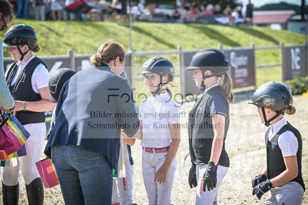 DOS_0019 | Entdecke hochwertige Reitturnierfotos von Foto Oger. Professionell, emotional und authentisch – jetzt Lieblingsmomente im Shop bestellen.Deutschlandweite Turnierfotografie. - Realisiert mit Pictrs.com