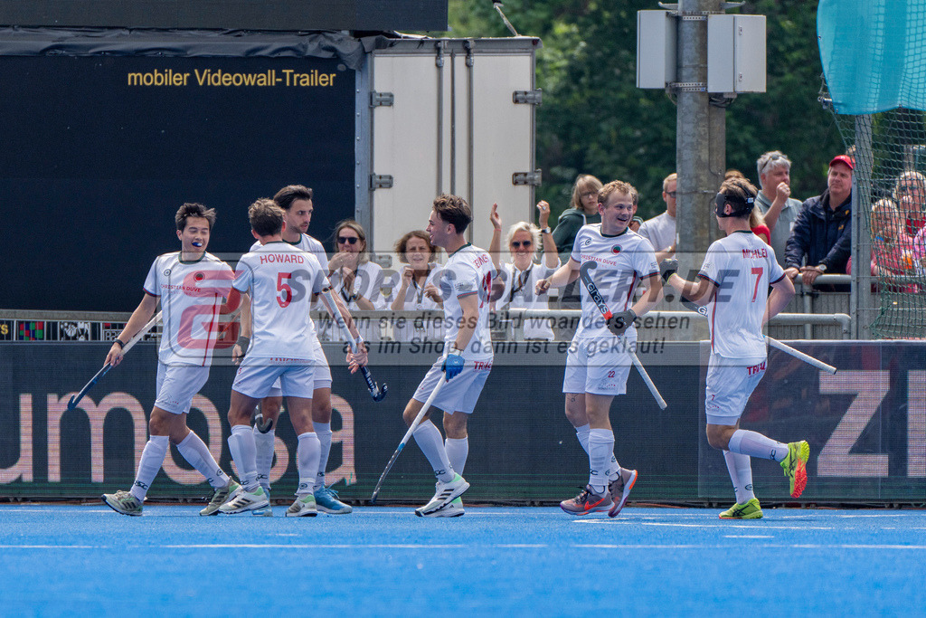 Final4_20250601-1437-HK108625 | Krefeld, Deutschland, 01.06.2025:  Feldhockey Final4 2025 – „Deutsche Feldhockey-Meisterschaften 2025“ Crefelder HTC - Rot-Weiss Köln (Finale Herren) im Gerd-Wellen-Hockeyanlage am 01.06.2025 in Krefeld, Deutschland. (Foto von Kramhöller/Fehrmann/Kaste)Krefeld, Germany, 01.06.2025: Feldhockey Final4 2025 – „Deutsche Feldhockey-Meisterschaften 2025“ Harvestehuder HTC - Düsseldorfer HC (Finale Damen) in Gerd-Wellen-Hockeyanlage at 01.06.2025 in Krefeld, Deutschland. (Foto from Kramhöller/Fehrmann/Kaste)
