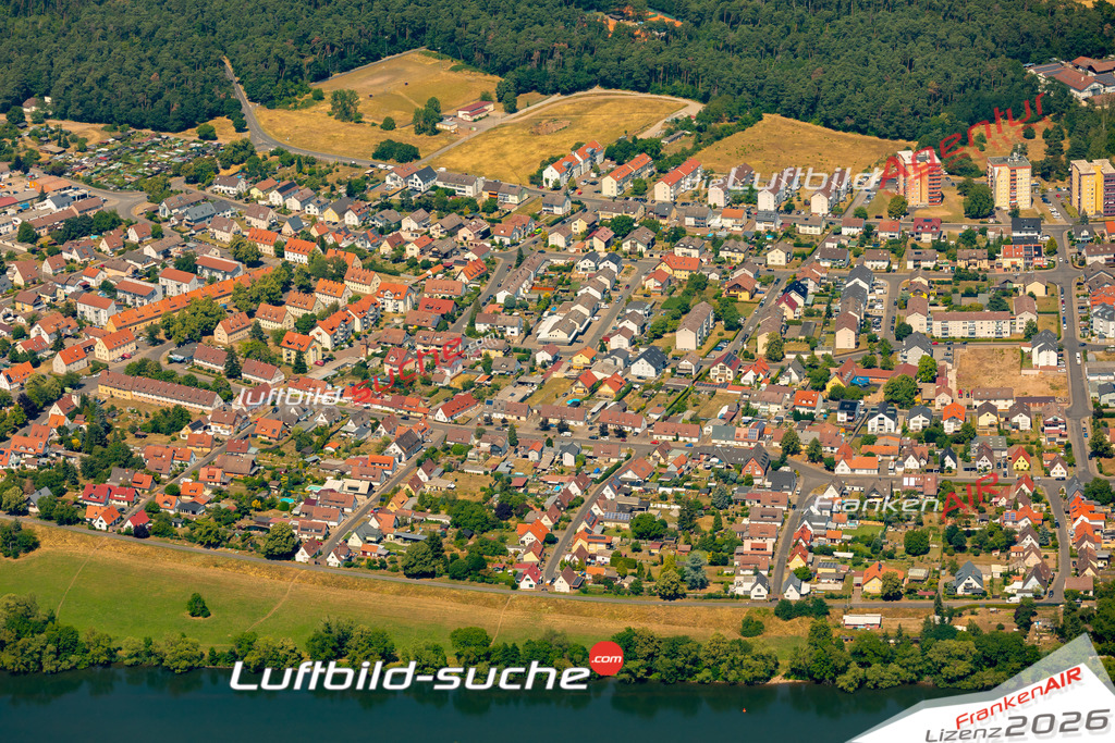 Das Luftbild zeigt :  Erlenbach am Main - Die Luftaufnahme wurde 2023 vom UL-Flugzeug aus erstellt ( keine Drohne ) - Hochauflösende Luftaufnahme - Für grossformatige Ausdrucke geeignet. Die Geschenkidee !Mit Lizenz und Bildrechte bestellbar