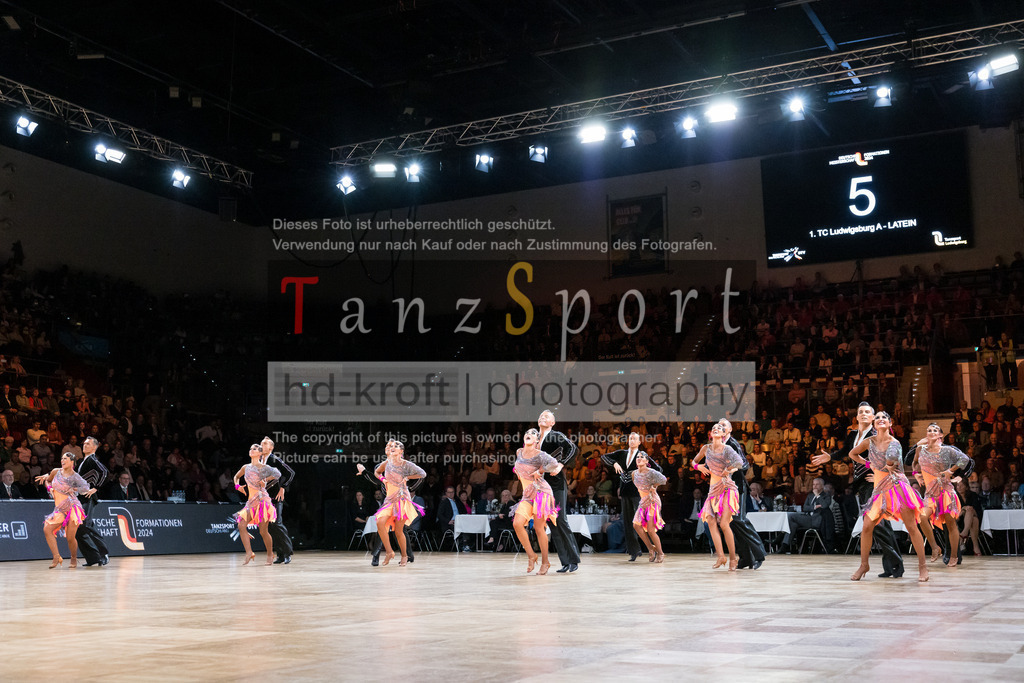 20241109_DM-Formationen_4075 | Tanzsportbilder, Standardtanz, Lateintanz, WDSF, DTV, LTVB, dancecomp, goc, hessen tanzt, blaues band der spree, walzer, tango, wiener walzer, slowfox, quickstepp, samba, rumba, cha-cha-cha, paso doble. jive, hd-kroft photography, turniertanzsport