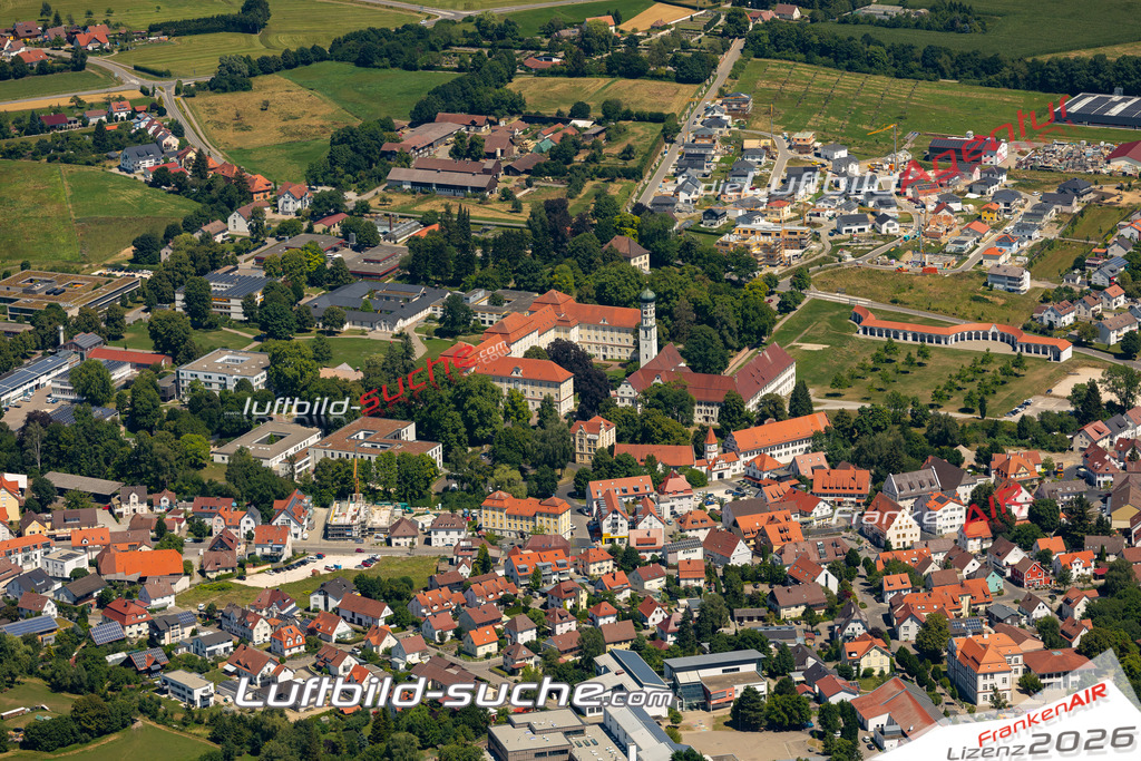 Aktuelles Luftbild von  Bad Schussenried - Die Luftaufnahme wurde 2022 mittels UL-Flugzeug erstellt ( keine Drohne ) - hochauflösende Kamera-Systeme von  Canon -Beste Qualität - Für grossformatige Ausdrucke geeignet. Die Geschenkidee !