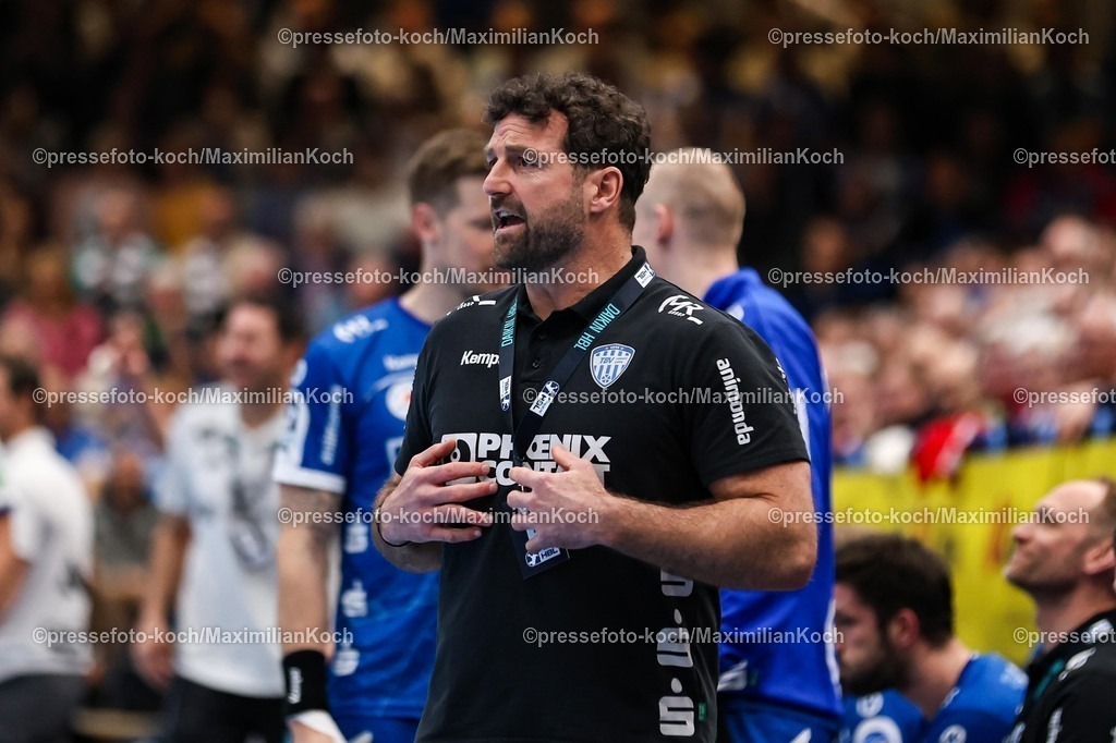 xKWIx26022601048 | 26.02.2026, xKWIx, Handball, DAIKIN Handball-Bundesliga, TBV Lemgo Lippe - Handball Sport Verein Hamburg, PHOENIX CONTACT Arena: Florian Kehrmann (TBV Lemgo Lippe Cheftrainer) fordert Konzentration bei den Spielern Photo: xKamilxWilkowskixPressefotoKochx