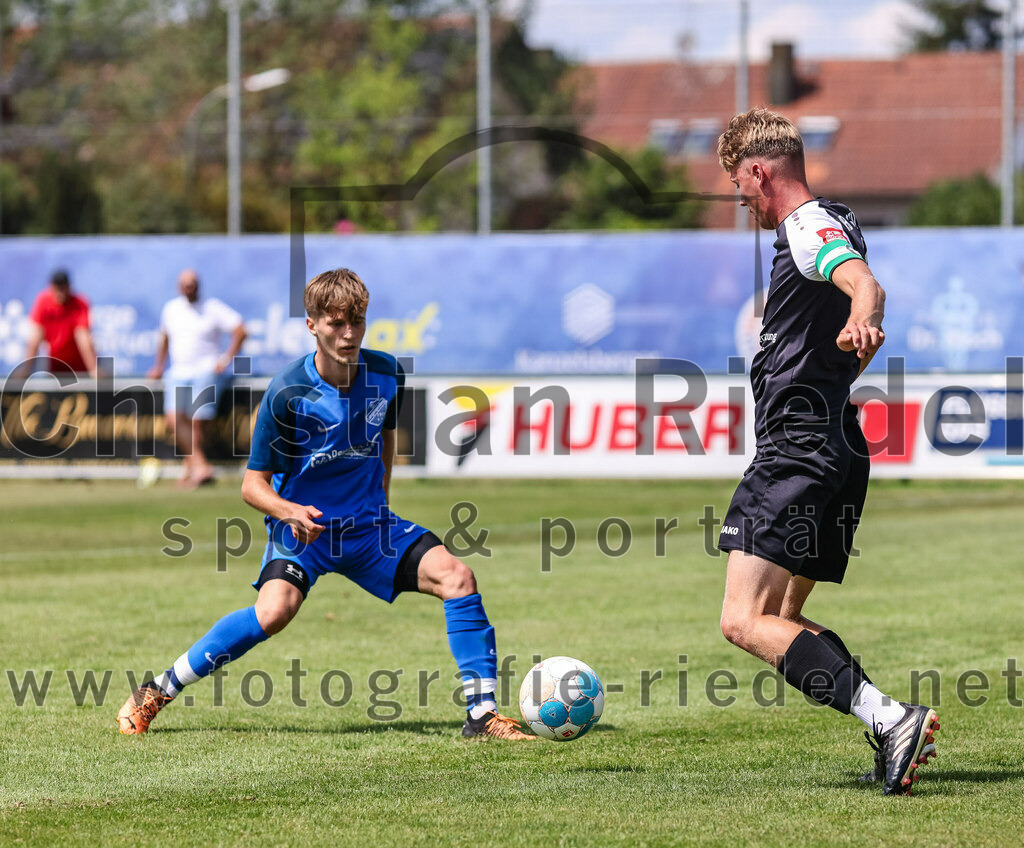 2023-07-22_104_FC_Langengeisling_gegen_VfB_Eichstaett_II | Erding, Deutschland, 22.07.2023:
Fußball, Bezirksliga Oberbayern Ost 2023 / 2024, Testspiel, FC Langengeisling gegen VfB Eichstätt II, Endergebnis: 3:2

Diart Tahiri (FC Langengeisling, #16), Niklas Walter (VFB Eichstätt, #10)

Foto: Christian Riedel / fotografie-riedel.net