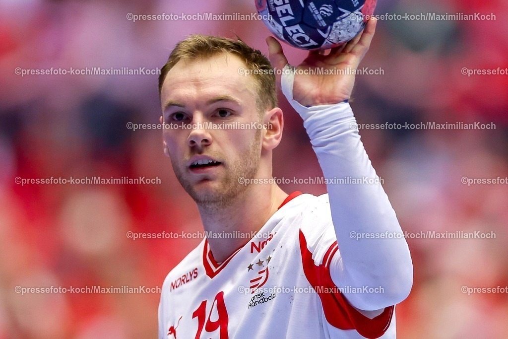 EHF18012602107 | 18.01.2026, Handball, Men's EHF EURO 2026, Dänemark - Rumänien, Jyske Bank Boxen in Herning, Dänemark, Preliminary Round:  Mathias Gidsel (Denmark #19) 