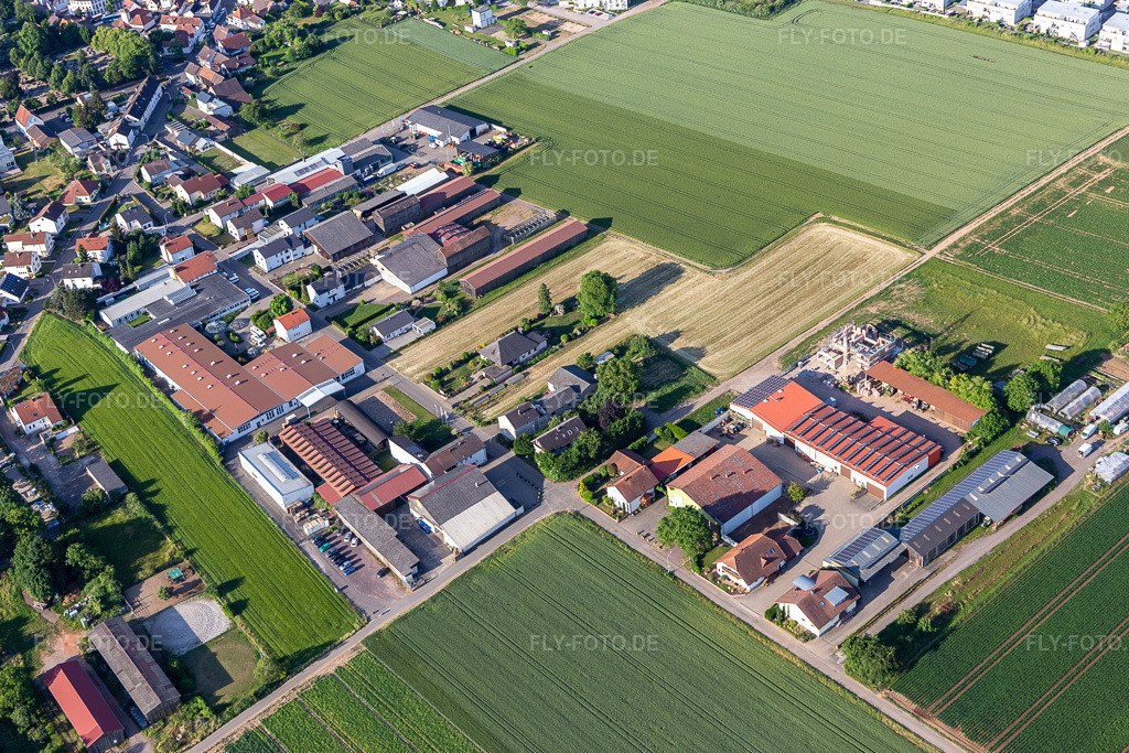 Luftbild: Christoph’s Hoflädel in Herxheim bei Landau im Bundesland Rheinland-Pfalz in Deutschland. Foto: IMG_132317.jpg vom 03.06.2022 durch Werner Riehm/FLY-FOTO.dechristophs-hoflaedel.de