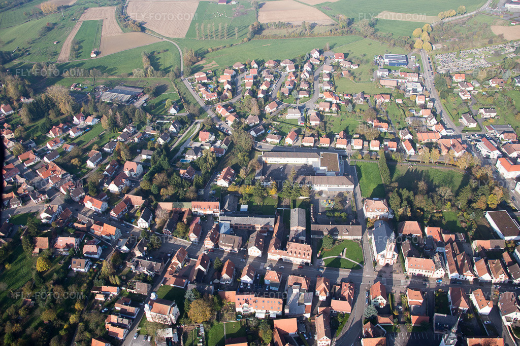 Aerial view: View of the town in Soultz-sous-Forêts in the state Bas-Rhin, France.Photo: IMG_075568.jpg taken on 11/01/2014 by Werner Riehm/FLY-FOTO.comResolution of the original: 5472 x 3648 px
