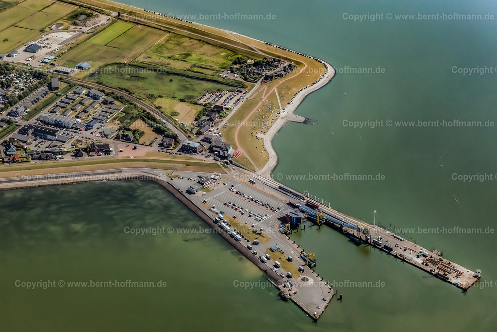 PLB_4569_Dagebuell_Mole_Badestelle | LUFTBILD. Dagebüll - Hafen. __ Fährhafen und Badestelle am neuen Klimadeich südlich der Schiffsanleger. - Realisiert mit Pictrs.com