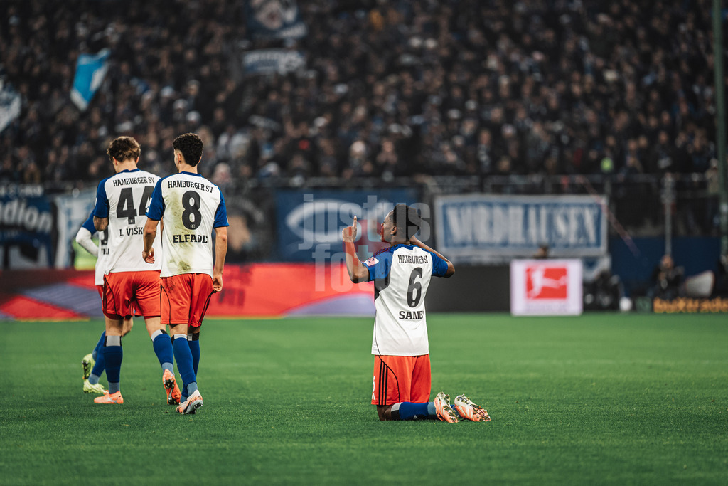 Fußball | Männer | Saison 2025/2026 | 1. Fußball-Bundesliga | 15. Spieltag | Hamburger SV vs. Eintracht Frankfurt | 20.12.2025 | Torjubel Albert Sambi Sambi Lokonga (#6, HSV) mit einem Gebet