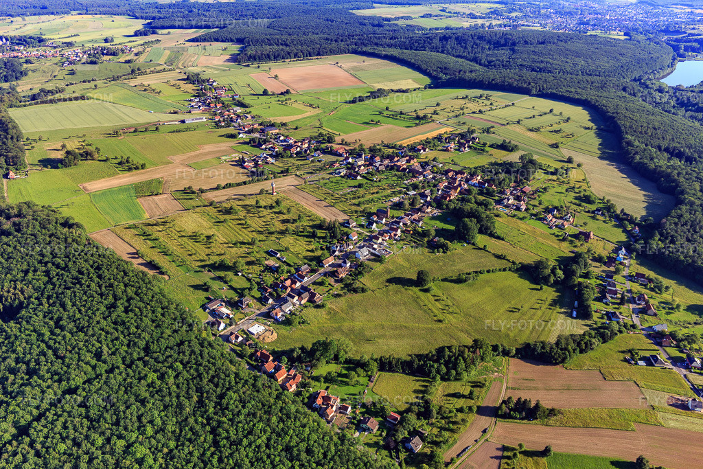 Aerial view: View of the town from the north in Reichshoffen in the state Bas-Rhin, France. – Photo: IMG_115395.jpg taken on 06/16/2019 by Werner Riehm/FLY-FOTO.com – Resolution of the original: 5472 x 3648 px