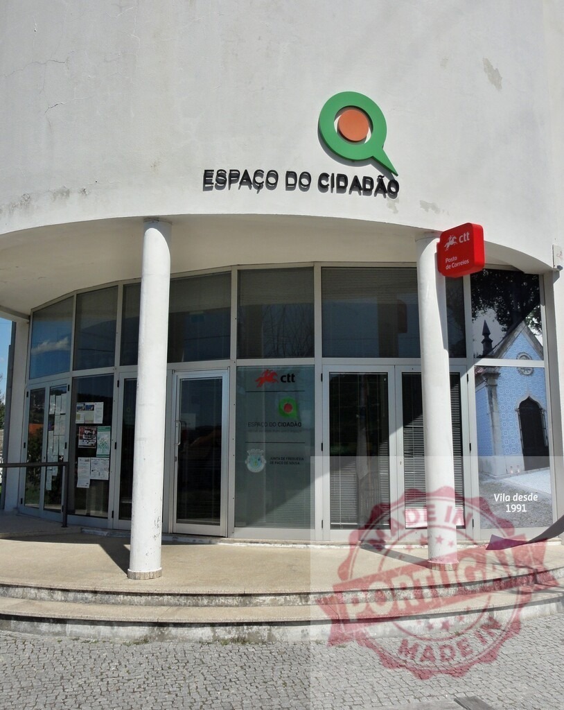 Espaço do Cidadão building in Portugal providing public services | Espaço do Cidadão CTT entrance offering various public services to citizens - Realisiert mit Pictrs.com