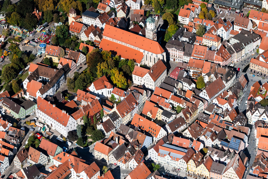 dr__0038610.jpg | MEMMINGEN 11.10.2019 Kirchengebäude der Evang.-Luth. Kirche St.Martin in Memmingen im Bundesland Bayern, Deutschland. // Church building of Evang.-Luth. Kirche St.Martin in Memmingen in the state Bavaria, Germany. Foto: Daniel Reiter