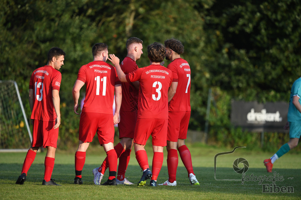 TuS Eversten-SG FriPe | Herren Kreisliga; TuS Eversten (mint)-SG FriPe (rot) am 15.08.2025 in Oldenburg (Sportanlage TuS Eversten), Photo: Philip Eiben 2025 - Realisiert mit Pictrs.com