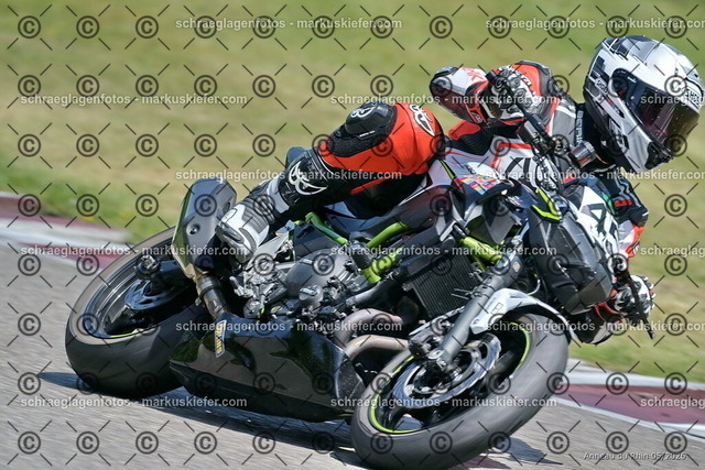 26BT02-1652 | markuskiefer.com - Realisiert mit Pictrs.com