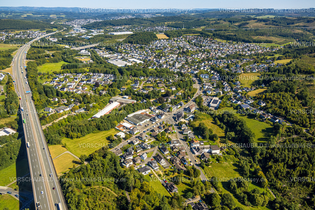 Wenden250811901 | Luftbild, Wohngebiet Ortsansicht Ortsteil Gerlingen am Autobahnkreuz Olpe-Süd mit Autobahn A45, hinten die Autobahn Talbrücke Saßmicke, Gerlingen, Wenden, Sauerland, Nordrhein-Westfalen, Deutschland