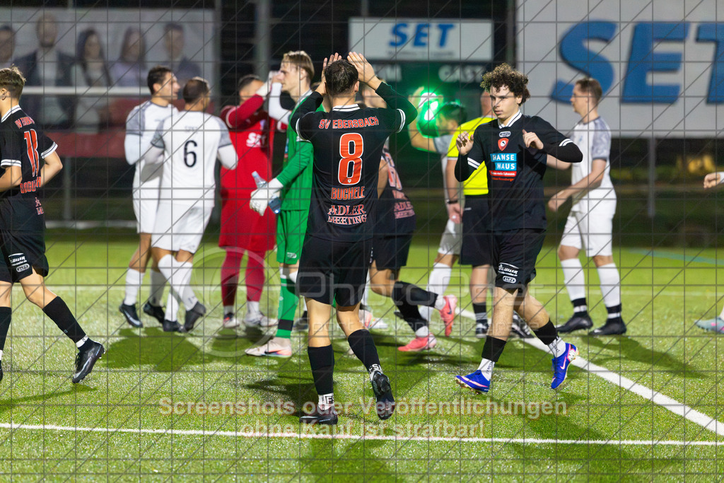 20261008_192741_0035_(c)_by_PhotoPeet | #,TSV Eschenbach (weiß) vs. SV Ebersbach (schwarz), Fußball, Bezirkspokal der Herren, Saison 2026/2027, Kunstrasenplatz, Schlater Straße, 73107 Eschenbach, 08.10.2026 - 19:30 Uhr,Foto: PhotoPeet / Sport- &amp; Eventfotografie / Peter Harich