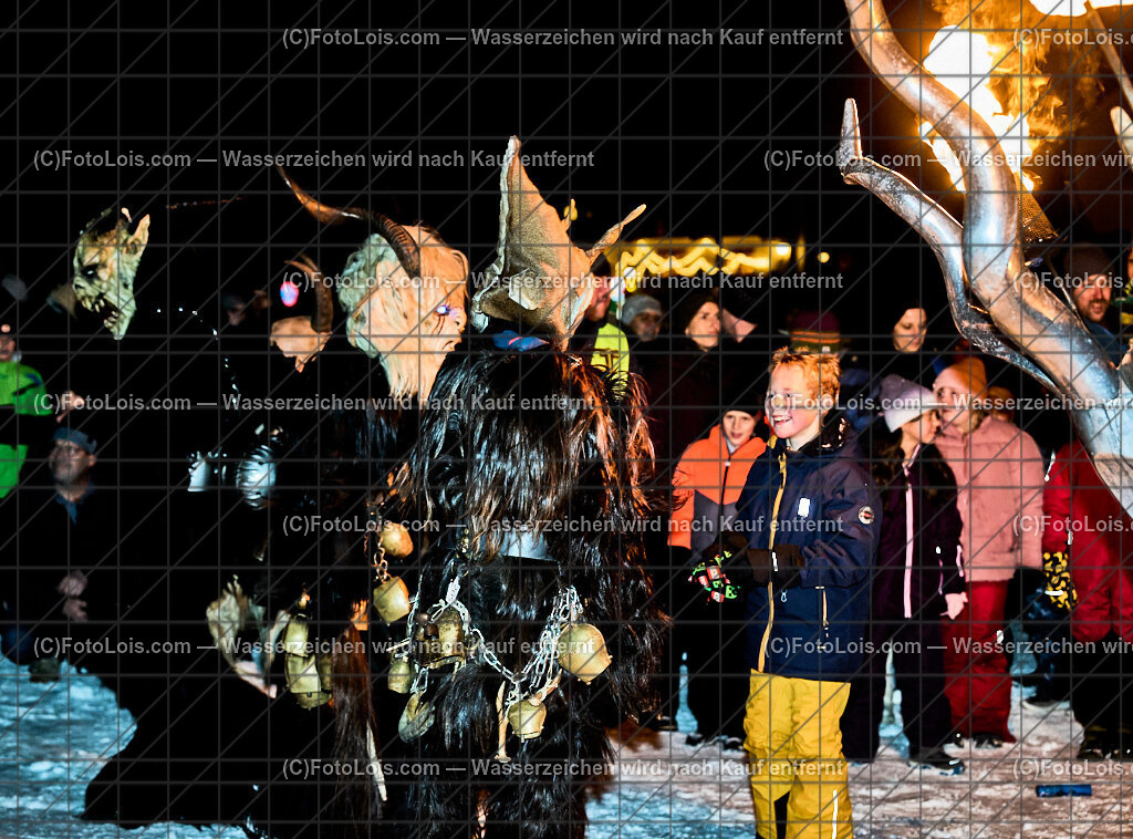 ALP5132_Nacht der Ballone_Gaminger Oetscherteufeln | NACHT DER BALLONE in Lackenhof am Ötscher, Sa 28. Dezember 2024.Mit einer Schauübung der Bergrettung Lackenhof, dem Ballonclub Ötscherland und den Gaminger Ötscherteufeln unter Zusammenarbeit mit der FF Lackenhof, dem Musikverein, dem Pensionistenverband, dem CampingClub, der Schirmbar und Konditorei Czihak, der Fuchswaldhütte und der Pizzeria Venezia, die für die Verköstigung sorgten, sowie der Ötscherliftgesellschaft, der Gemeinde Gaming und dem Ötscher-Tourismusverband.