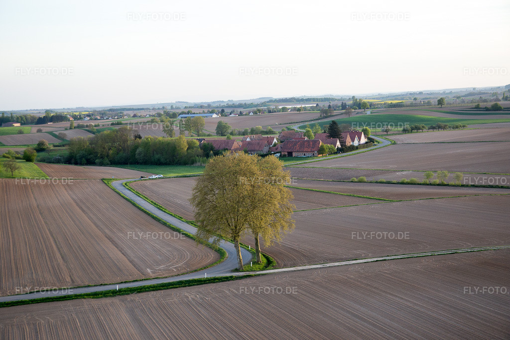 Luftbild: Frohnackerhof in Schleithal im Bundesland Bas-Rhin in Frankreich. – Foto: IMG_078027.jpg vom 24.04.2015 durch Werner Riehm/FLY-FOTO.de – Auflösung des Originals: 5472 x 3648 px