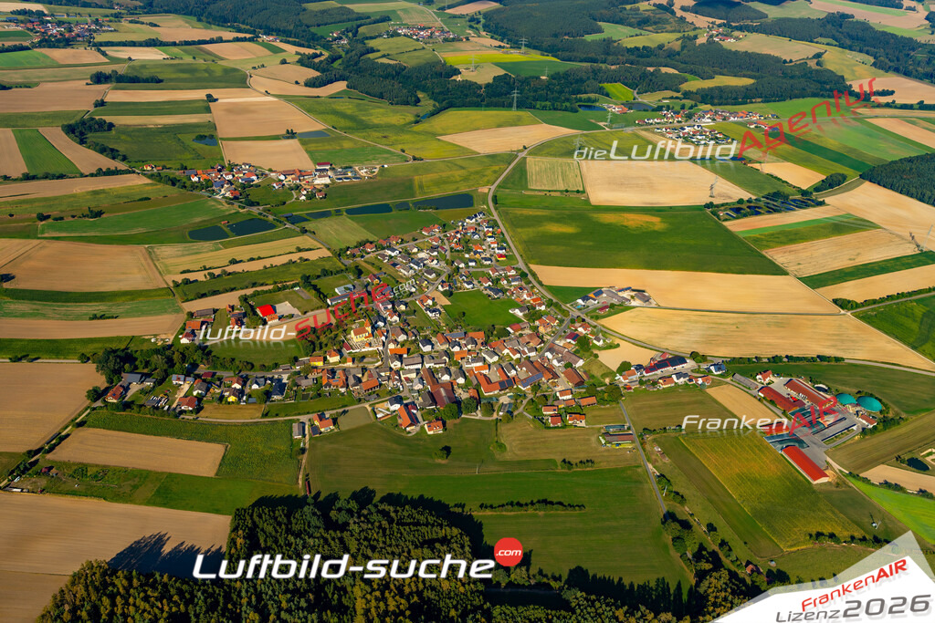 Das Luftbild zeigt : Rottendorf Schmidgaden - Die Luftaufnahme wurde 2024 vom UL-Flugzeug aus erstellt ( keine Drohne ) - Hochauflösende Luftaufnahme - Für grossformatige Ausdrucke geeignet. Die Geschenkidee !Mit Lizenz und Bildrechte bestellbar