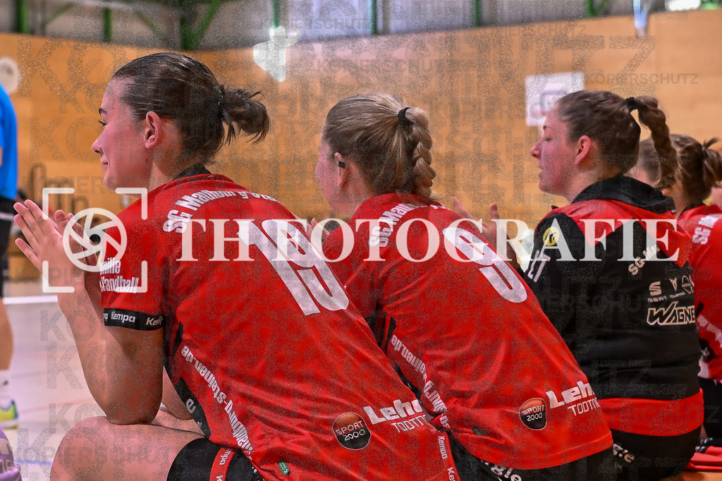 GER, SG Maulburg/Steinen - HB Kinzigtal, Handball, Suedbadenliga, 22. Spieltag, Saison 2023/2024, 27.04.2024 | Elisa Geiss (SG Maulburg/Steinen, #19), Tamara Posovzky (SG Maulburg/Steinen, #09), Laura Traeber (SG Maulburg/Steinen, #11)

GER, SG Maulburg/Steinen - HB Kinzigtal, Handball, Suedbadenliga, 22. Spieltag, Saison 2023/2024, 27.04.2024

Foto: TH Fotografie/Thomas Hess