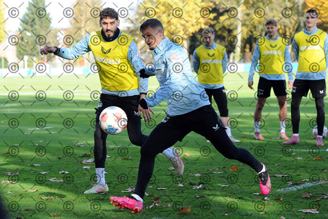 RGE_7900b | Hertha BSC, 2.Bundesliga, Herren, Saison 2025/26, Training, im Bild von li.  Agustin Rogel ( Hertha BSC ), Michael Cuisance ( Hertha BSC ),    Fotograf:  Ralf Gebhardt,  - Realisiert mit Pictrs.com