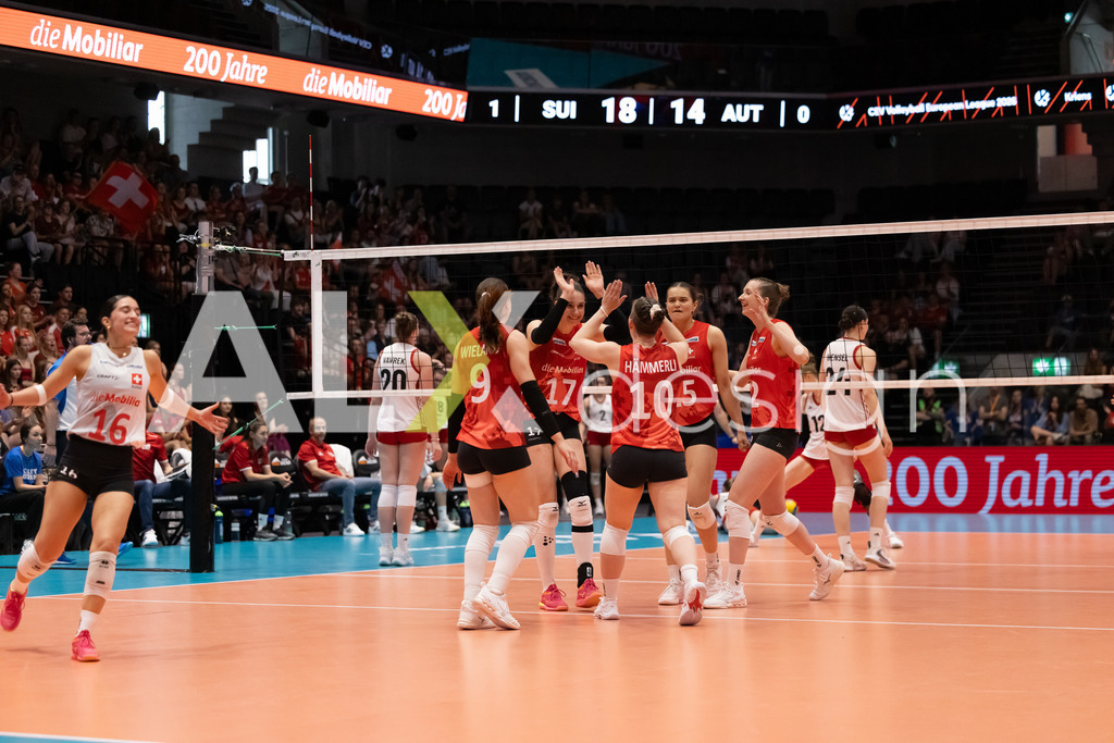 Austria v Switzerland - CEV European League Women | KRIENS, SWITZERLAND - JUNE 14: Team of Switzerland celebrating during the CEV European League match between Austria and Switzerland at Pilatus Arena on June 14, 2026 in Kriens, Switzerland. - Realisiert mit Pictrs.com