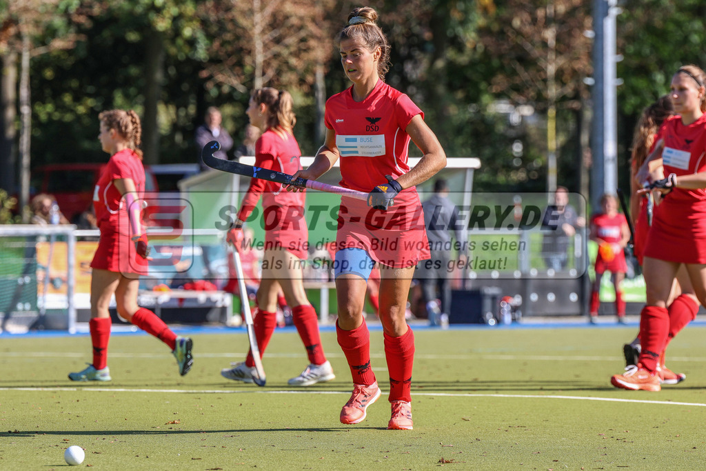 MJ_2022-10-09_Damen_DSD-Braunschweig-68 | Cora Kruft (DSD Düsseldorf #10), DSD Düsseldorf - Eintracht Braunschweig am 9.10.2022 in der Hockeyanlage DSD, Düsseldorf