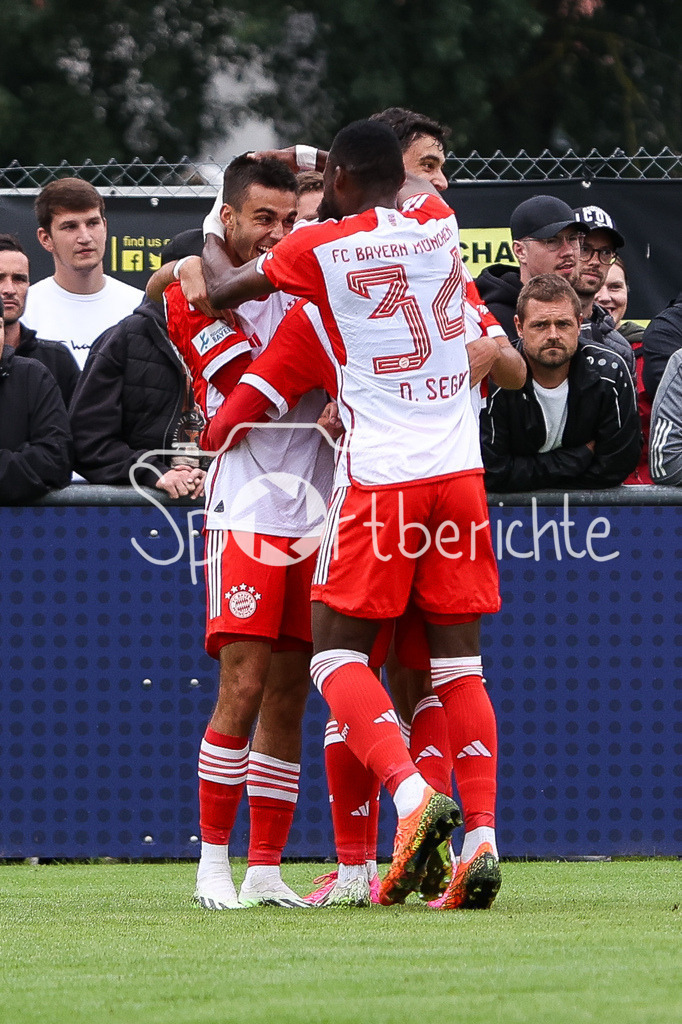 DJK Vilzing - FC Bayern Amateure | Jubel nach dem Treffer zum 0-2 durch Lucas Fernando COPADO SCHROBENHAUSER (FCB 9) / Freude / Tor / Torschuetze