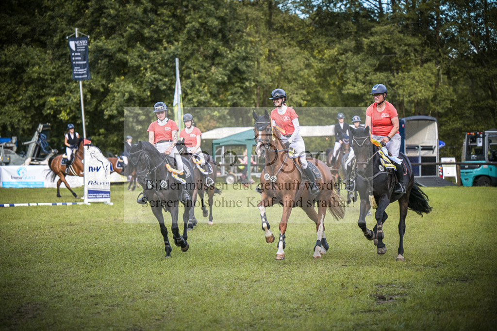 DOS_0068A | Entdecke hochwertige Reitturnierfotos von Foto Oger. Professionell, emotional und authentisch – jetzt Lieblingsmomente im Shop bestellen.Deutschlandweite Turnierfotografie. - Realisiert mit Pictrs.com