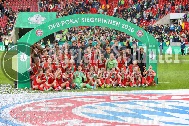 14.05.2026, GER, Fussball, Frauen, DFB-Pokal, Finale, Saison 2025/2026, VfL Wolfsburg - FC Bayern München | die Spielerinnen des FC Bayern München sind DFB-Pokalsiegerinnen 2026