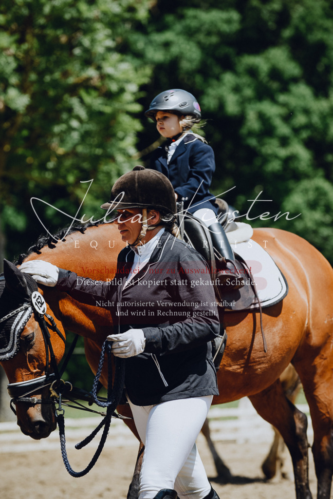 DSC_2574 | Pferde- und Turnierfotografie in Westsachsen. Pferdeportraits, Auftragszeichnungen und intuitive Kunst.
