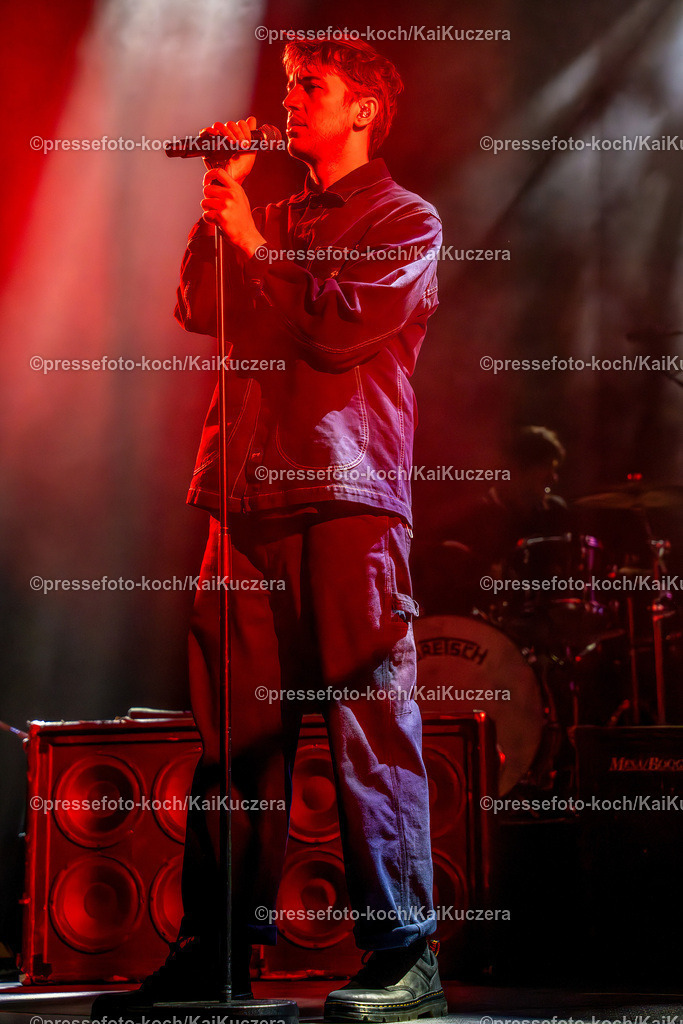 KKU21112401025 | 21.11.2024, xkkux, Düsseldorf, Konzert Faithless, Champion Sound Tour, Die britische Musikergruppe Faithless performt bei ihrem Live Konzert in der Mitsubishi Electric Halle Duesseldorf. Im Bild Nathan Ball