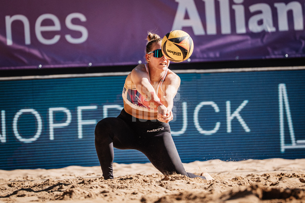 Beachvolleyball | Frauen | Allianz German Beach Tour 2025 | Tourstop Düsseldorf | 11.05.2025 | Tabea Schwarz nimmt den Ball an