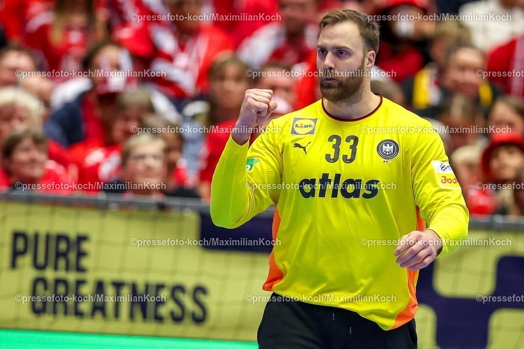 EHF28012602225 | 28.01.2026, Handball, Men's EHF EURO 2026, Deutschland - Frankreich, Jyske Bank Boxen in Herning, Dänemark, Main Round:  Andreas Wolff (Germany #33) jubelnd