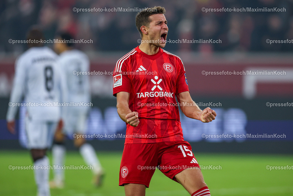 Due09112401070 | 09.11.2024, Fußball, Fortuna Düsseldorf - SC Paderborn 07, 2. Bundesliga, Merkur Spiel-Arena, Saison 2024 2025: Torjubel nach dem 1:0 für Düsseldorf nach EIgentor von Felix Götze (Paderborn #20). Tim Oberdorf (Fortuna Düsseldorf #15) steht erleichtert jubelnd auf dem SpielfeldDFB regulations prohibit any use of photographs as image sequences and or quasi-video.