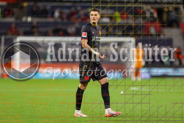 Bayer 04 Leverkusen vs Eintracht Frankfurt - Bundesliga  | Leverkusen, Deutschland, 12.09.25:   Patrick Schick (Bayer 04 Leverkusen) schaut waehrend des Spiels der Bundesliga zwischen  Bayer 04 Leverkusen vs Eintracht Frankfurt in der BayArena(Foto von Brauer-Fotoagentur / Adrian Schlueter)