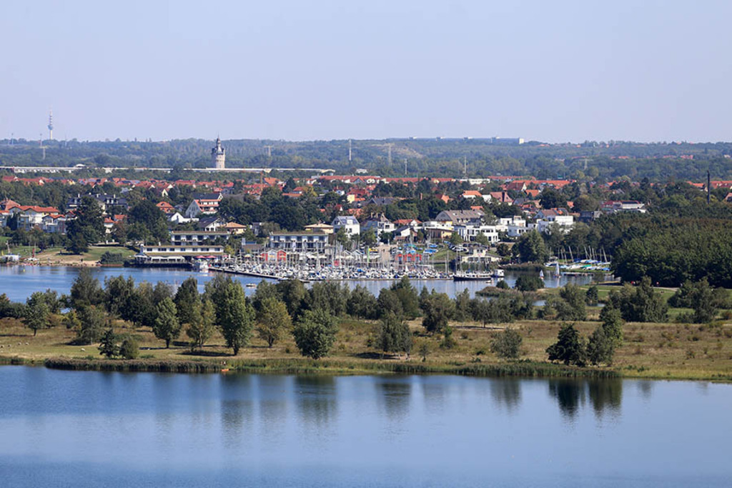 Foto: Leipzig - Cospudener See | Das Team hinter BILDLEXIKON LEIPZIG bündelt historische wie aktuelle Informationen über die Stadt Leipzig in Text und Bild auf einer Plattform und stellt diese der interessierten Öffentlichkeit zur Verfügung.