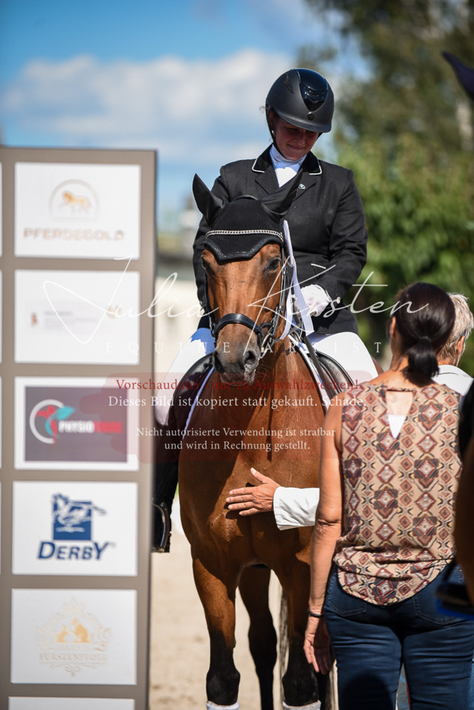 DSC_9732 | Pferde- und Turnierfotografie in Westsachsen. Pferdeportraits, Auftragszeichnungen und intuitive Kunst.