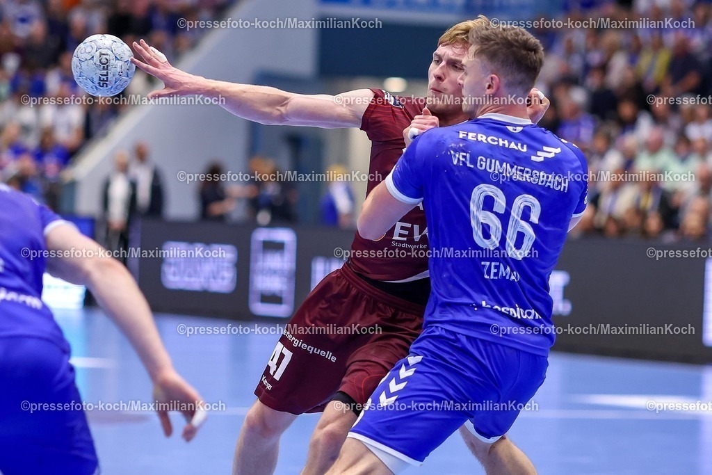 Gum25042501036 | 25.04.2025, Handball, HBL, VfL Gummersbach - 1. VfL Potsdam, Schwalbe-Arena: Dustin Kraus (VfL Potsdam #47) gegen Stepan Zeman (GUM #66) 