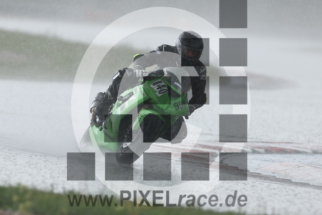 0998-20240518_01394 | Schöne Erinnerungen an spannende Momente - das festzuhalten ist unser Job. PIXELrace.de ist seit 2003 auf den Rennstrecken Europas unterwegs um die Action draußen beim Fahren und die wunderbare Stimmung imm Fahrerlager für euch einzufangen.